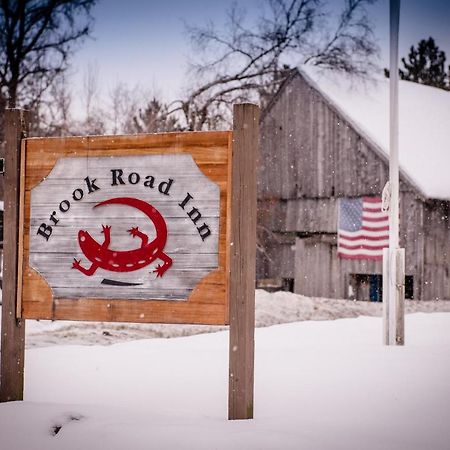 Brook Road Inn Goshen エクステリア 写真