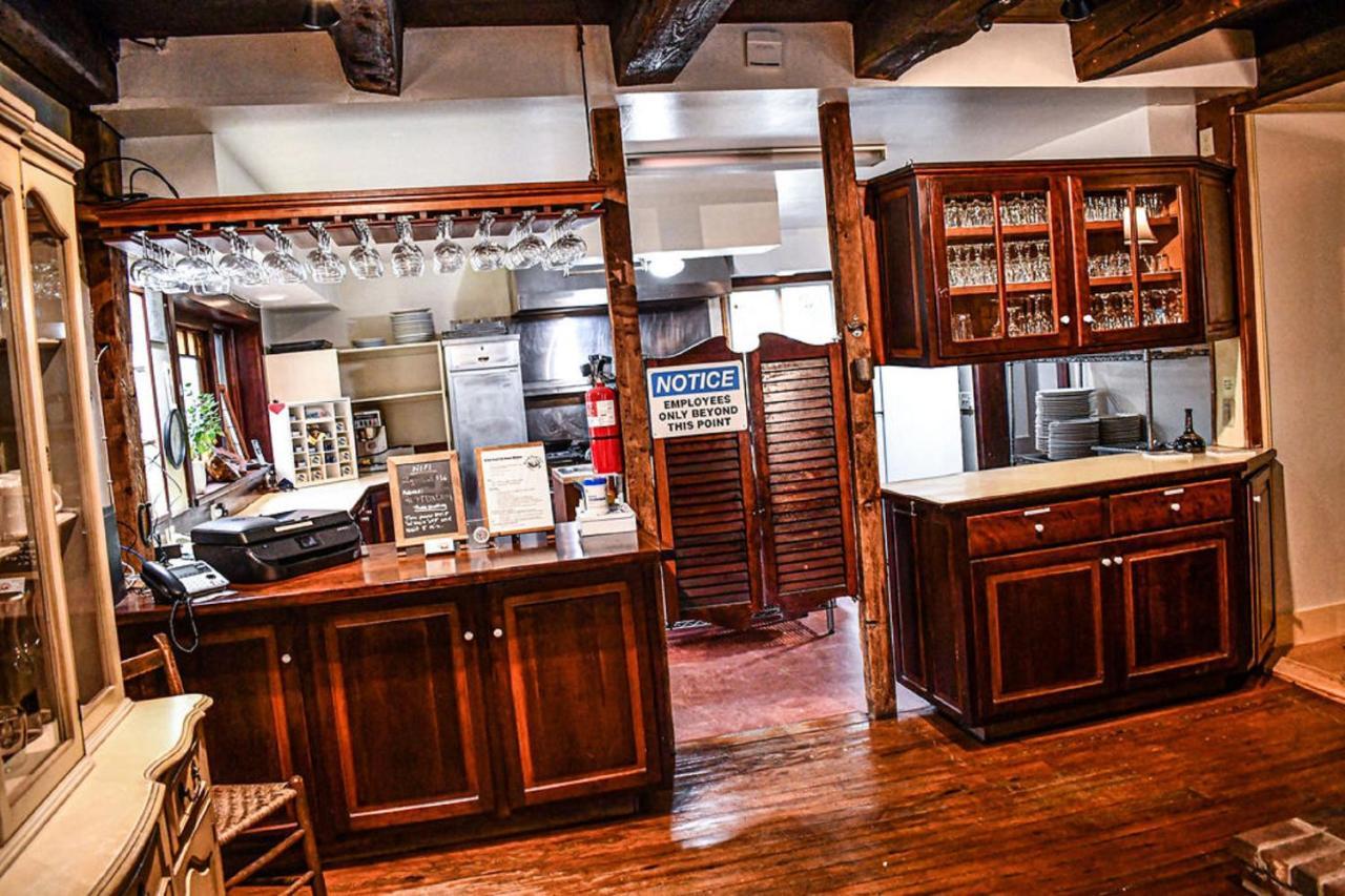 Brook Road Inn Goshen エクステリア 写真