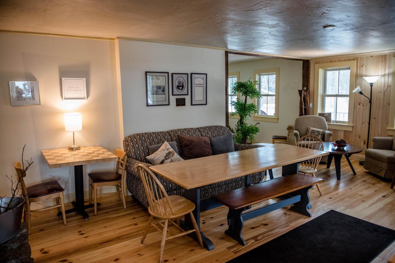 Brook Road Inn Goshen エクステリア 写真