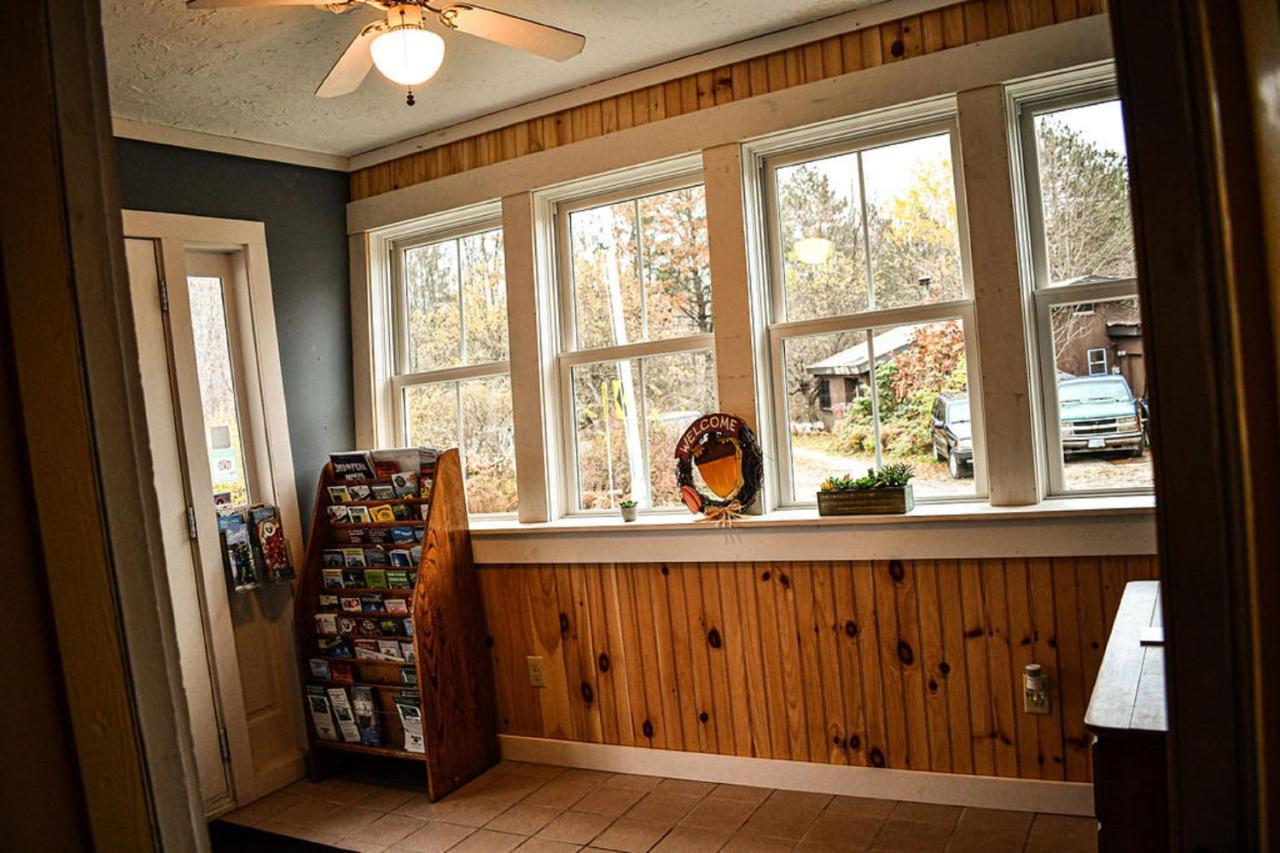 Brook Road Inn Goshen エクステリア 写真