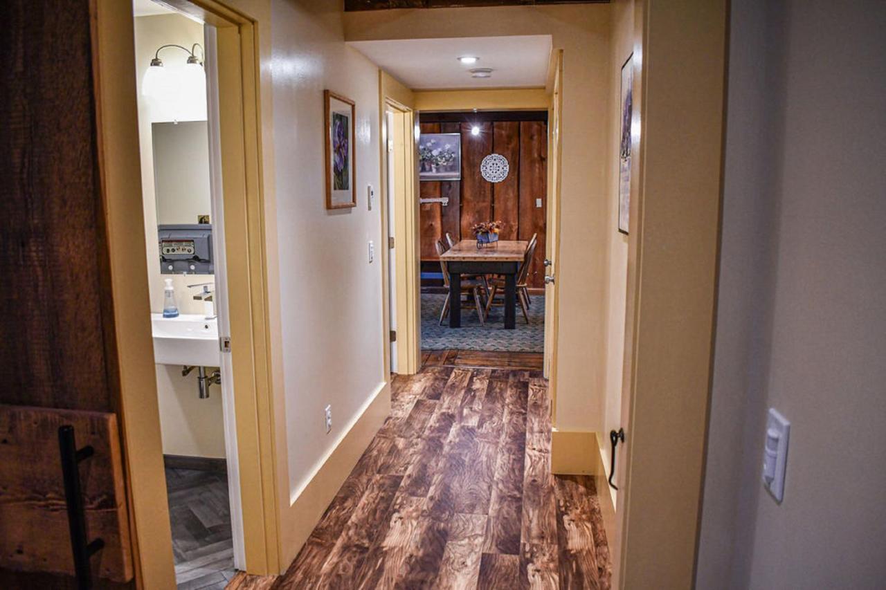 Brook Road Inn Goshen エクステリア 写真