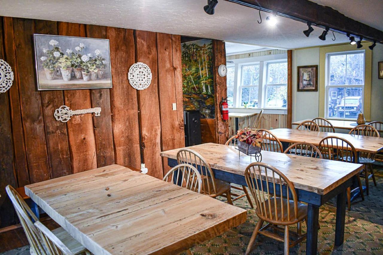 Brook Road Inn Goshen エクステリア 写真