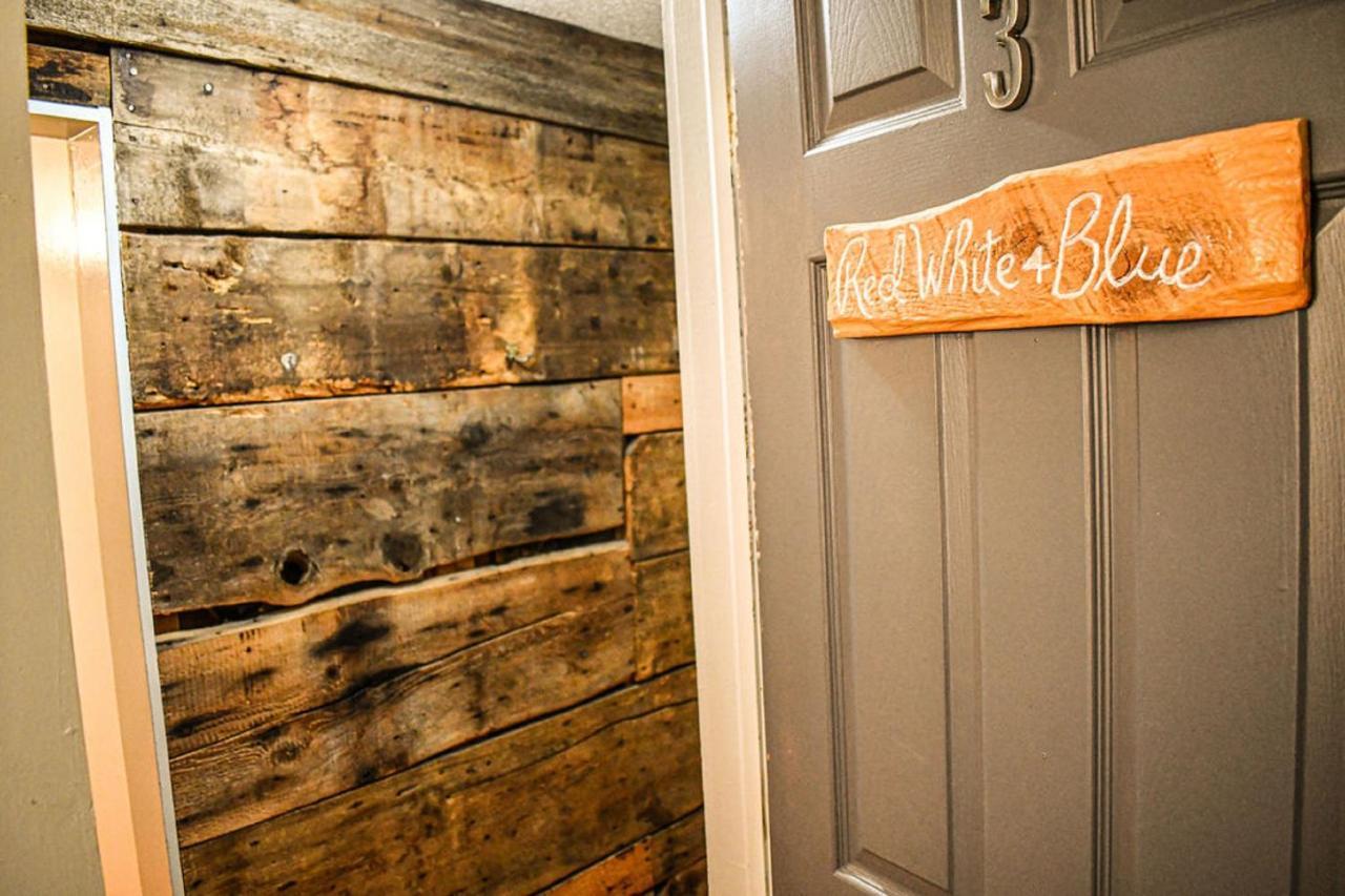 Brook Road Inn Goshen エクステリア 写真
