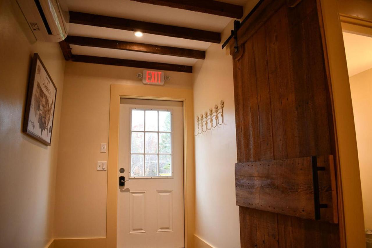 Brook Road Inn Goshen エクステリア 写真