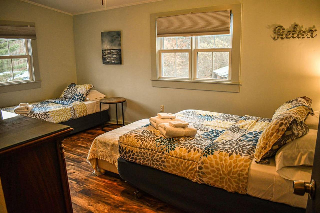 Brook Road Inn Goshen エクステリア 写真