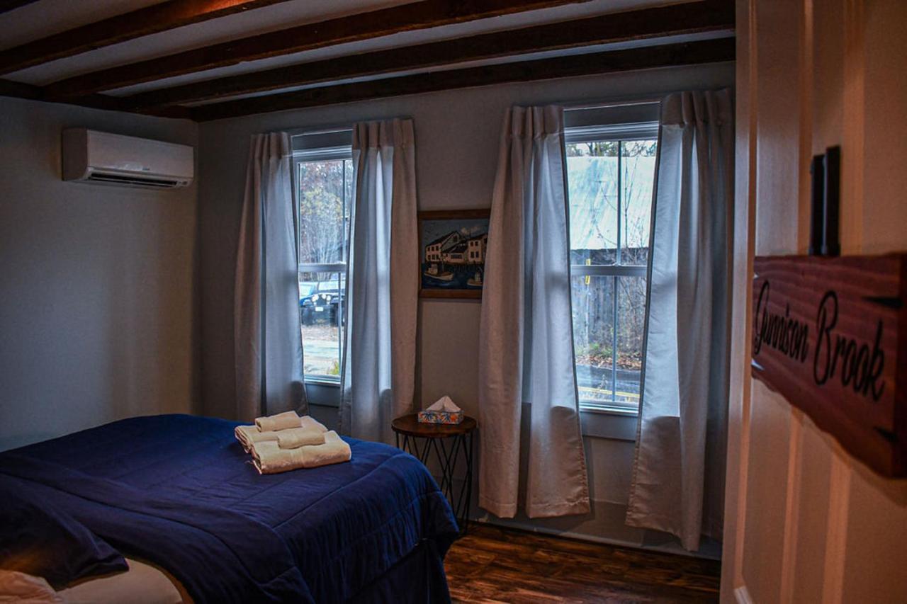 Brook Road Inn Goshen エクステリア 写真