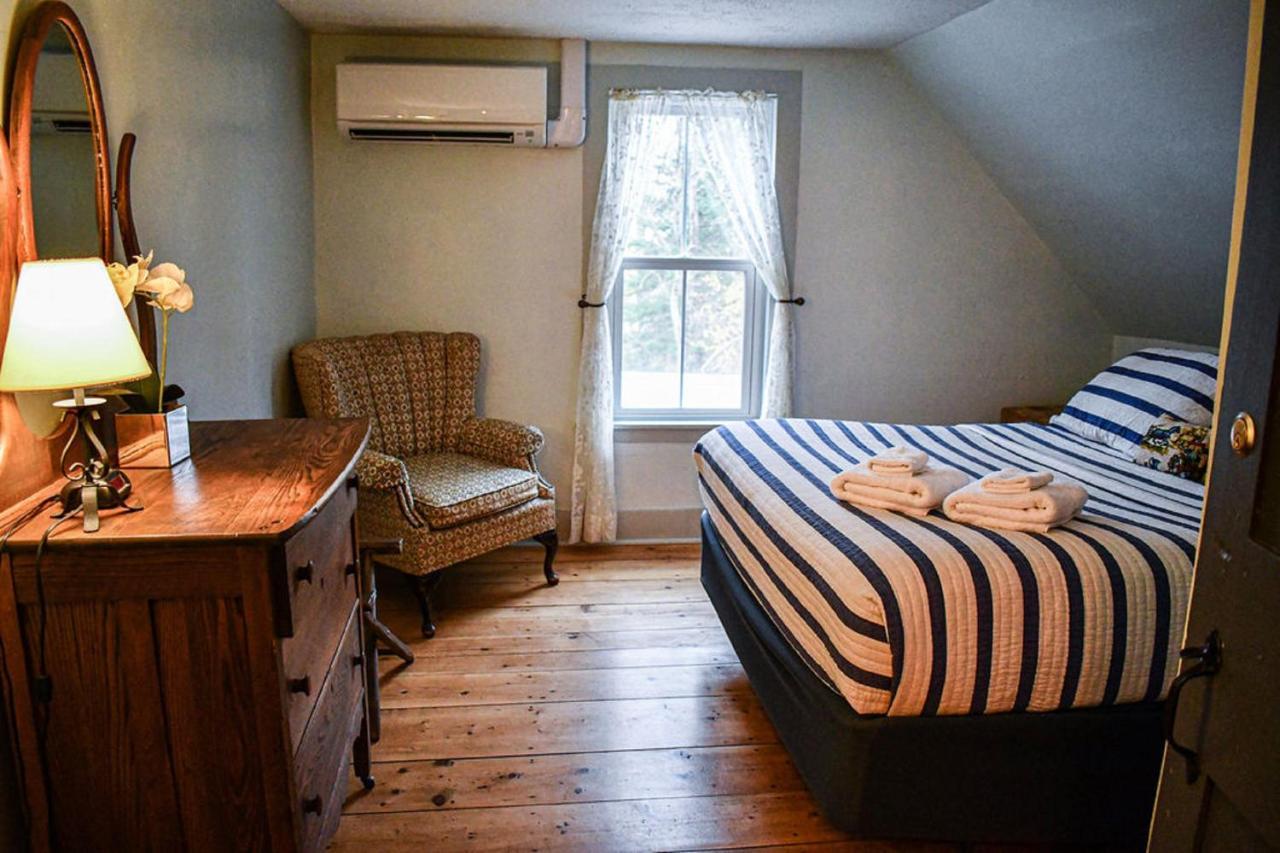 Brook Road Inn Goshen エクステリア 写真