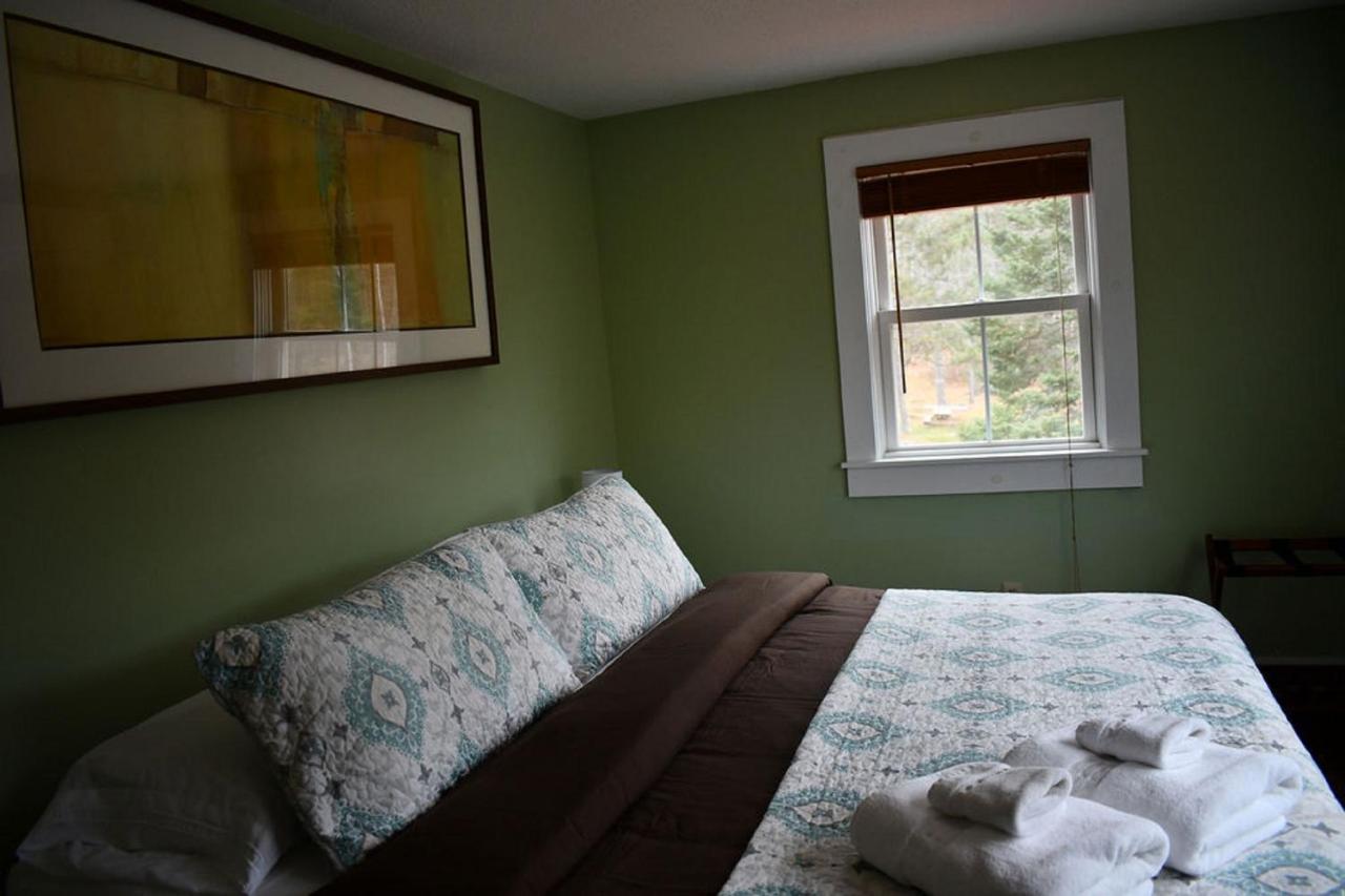 Brook Road Inn Goshen エクステリア 写真