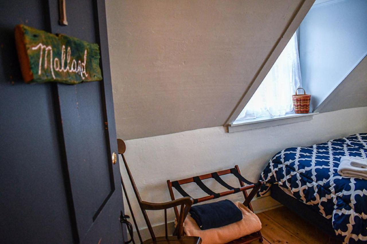 Brook Road Inn Goshen エクステリア 写真