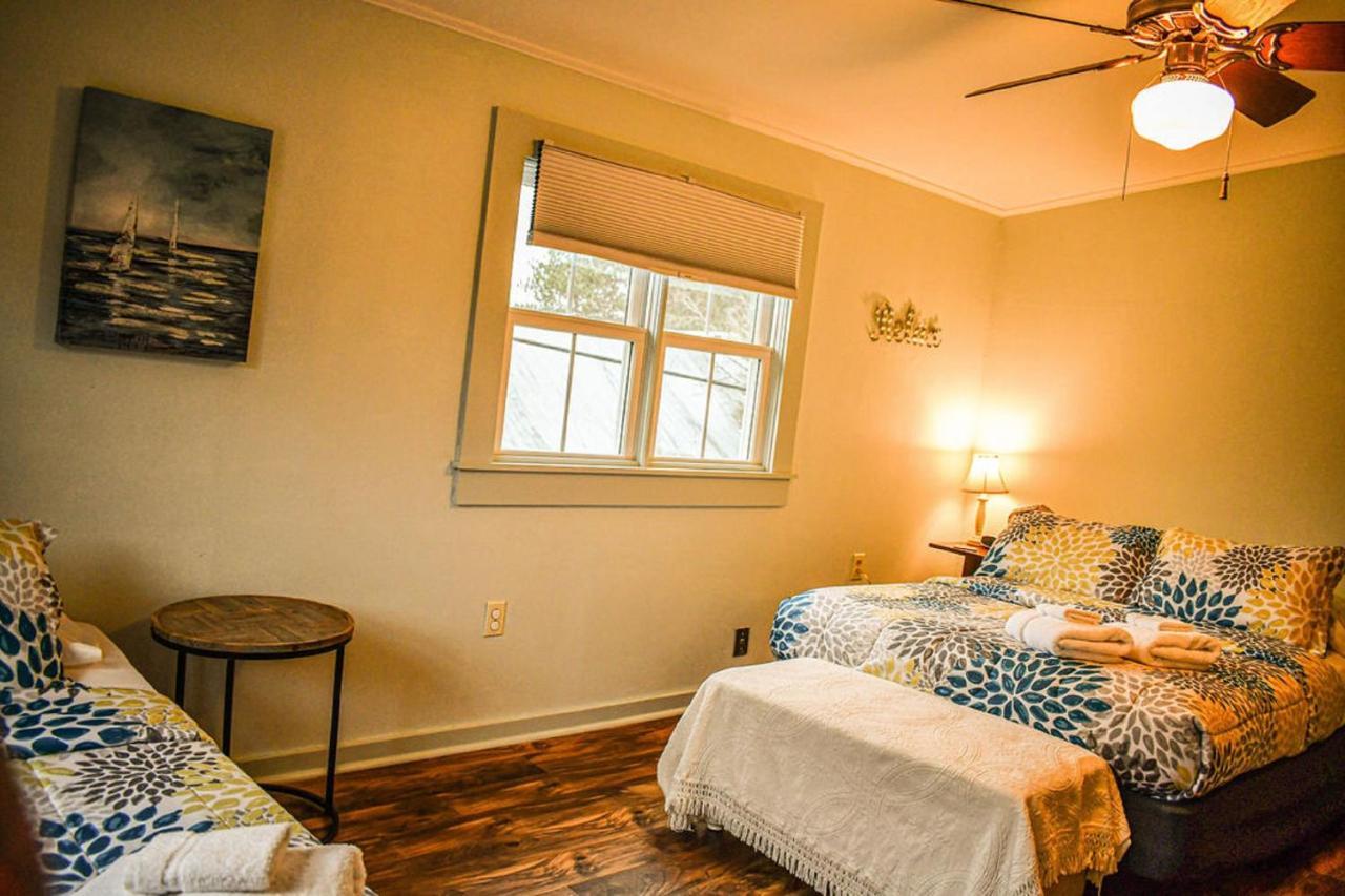 Brook Road Inn Goshen エクステリア 写真